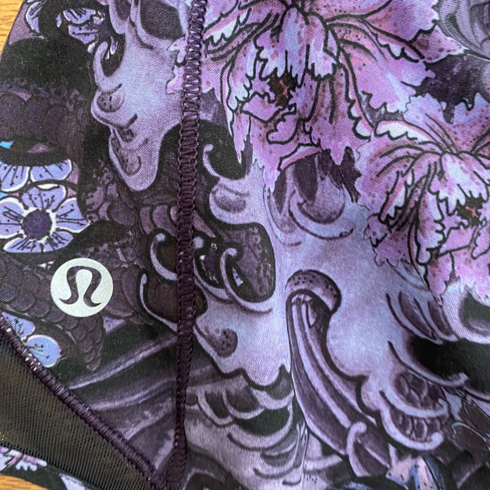 Lululemon Hotty Hot Short II *2.5" Memoir Multi Purple / Black - Picture 7 of 8
